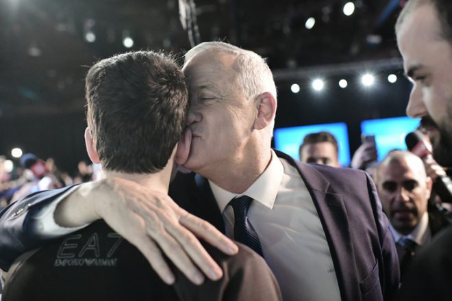 הפרשן ברק רביד: גנץ נכשל וריסק את מחנה השמאל, שיתפטר • צפו ...