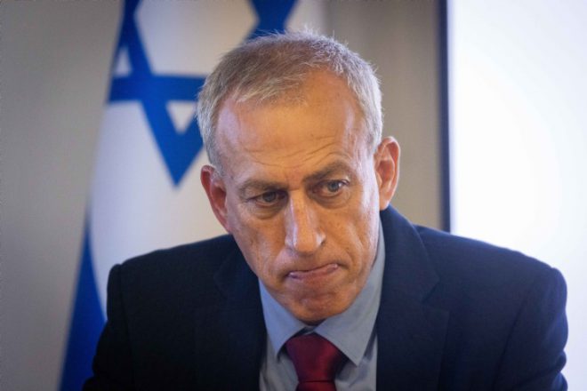 פרופ' אש: אל תטוסו לחו