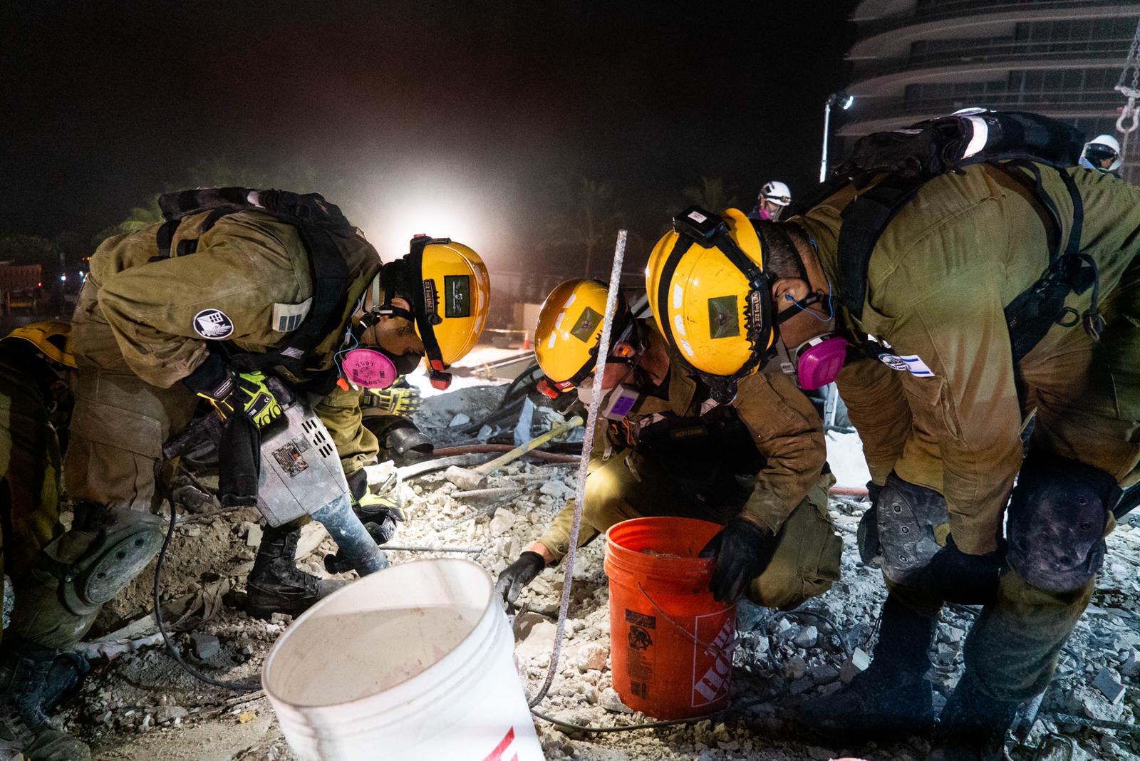 קצין פיקוד עורף בזירת האסון: 'עדיין מאמינים שיש לכודים חיים' - חיים טוויל : חרדים10