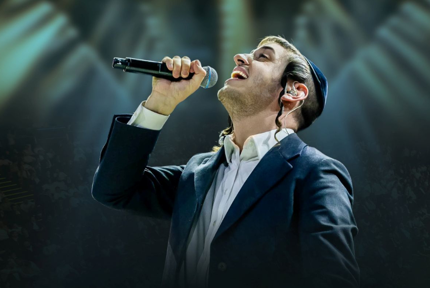 עוד להיט: הזמר שמוליק סוכות בביצוע לייב של 'תסתכל לשמים' • צפו - חרדים10